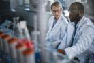2 onderzoekers in laboratorium