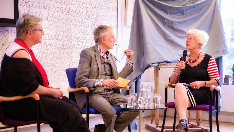Betty Meyboom (NPO) en Gerjan Navis (LZO) in gesprek met Henk Smid (ZonMw)