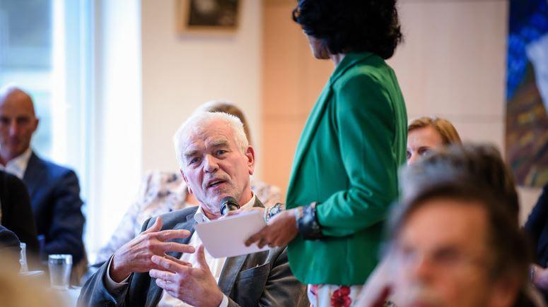 In gesprek met de zaal tijdens de presentatie over 10 jaar NPO
