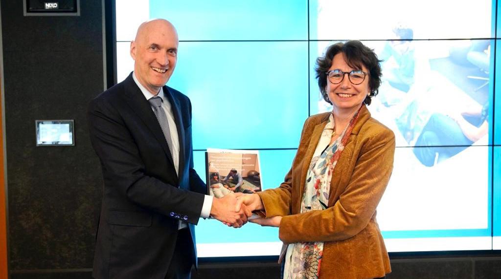 overhandiging signalement psychedelica Ernst Kuipers en Véronique Timmerhuis