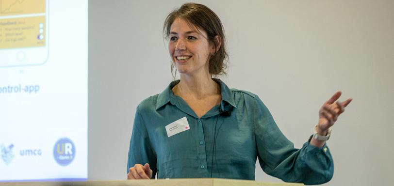 Anne Loohuis presenteert