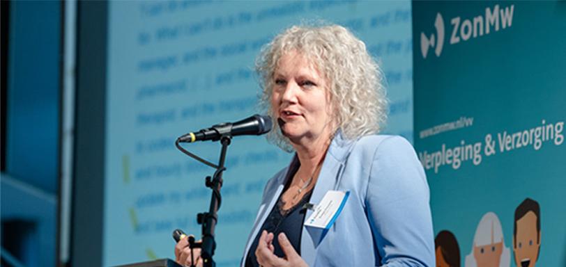 Evelyn Finnema presenteert