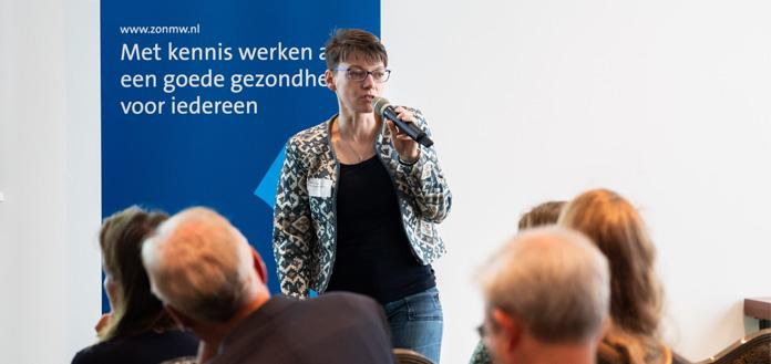 Anja Visser presenteert