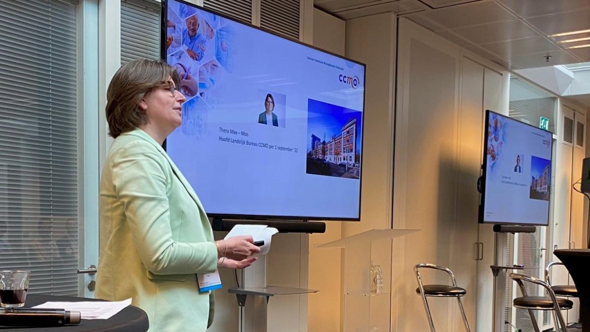 Thera Max Mos tijdens haar presentatie GGG-congres 2024