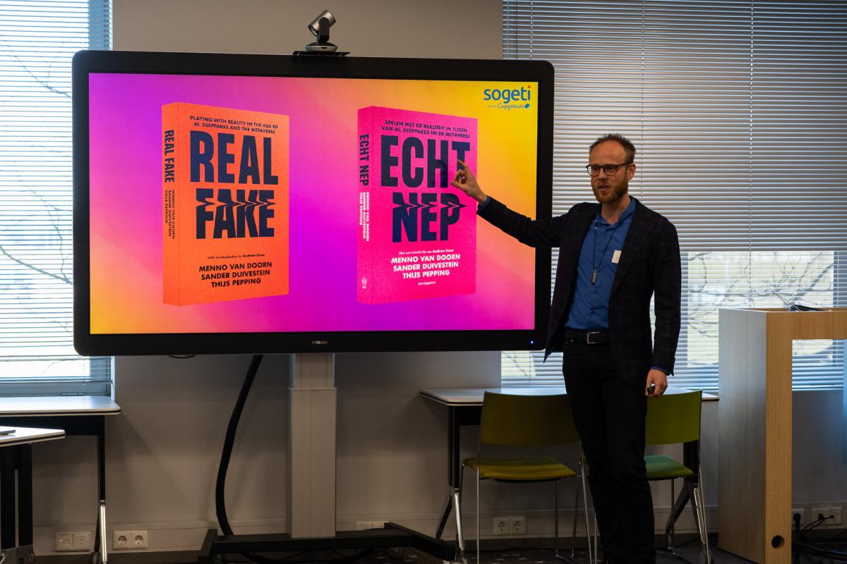 Thijs Pepping tijdens de workshop over GenAI