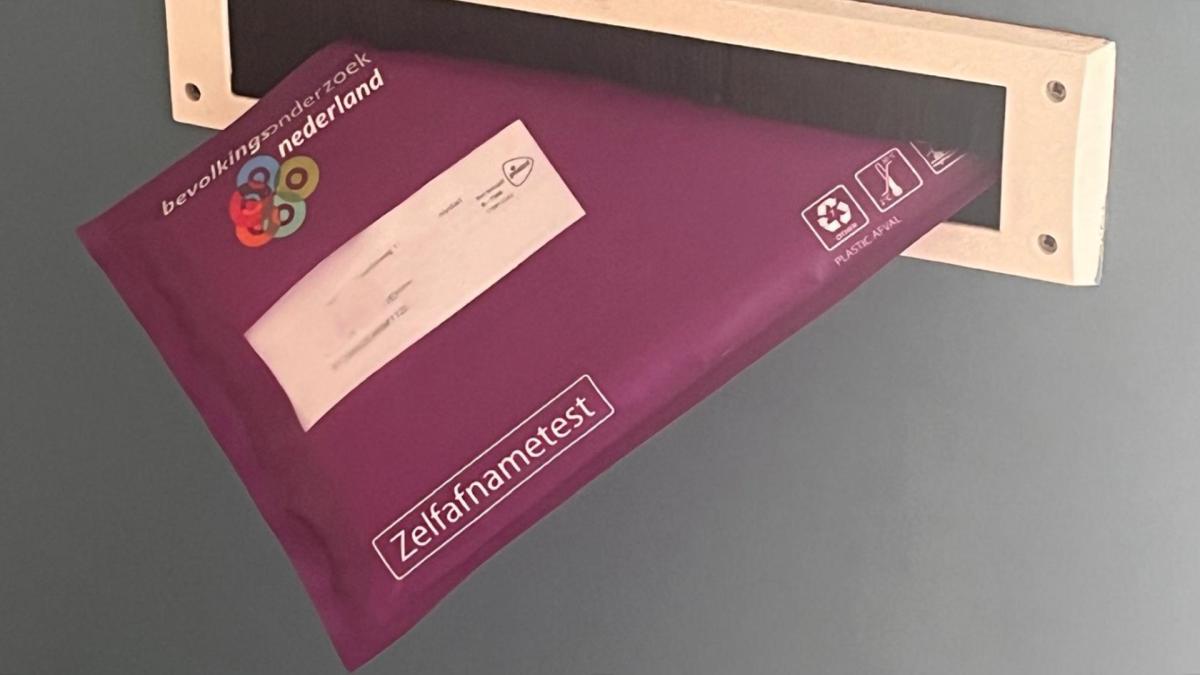 Envelop met zelfafnametest bevolkingsonderzoek kanker