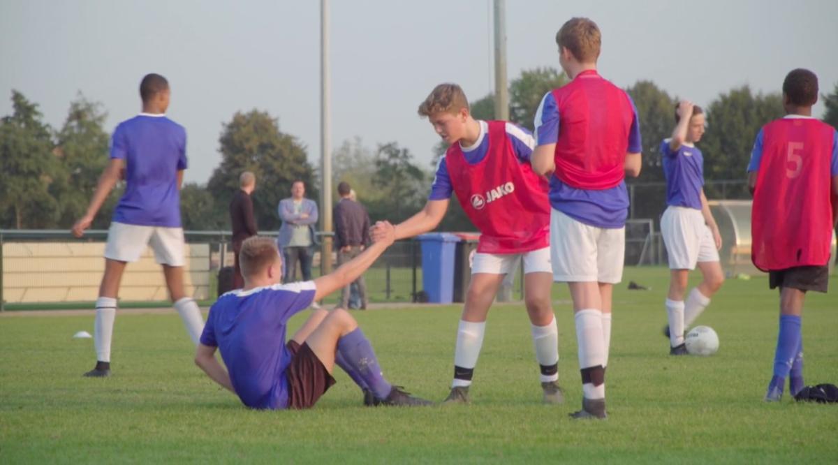 Jongeren voetbal Kids first project
