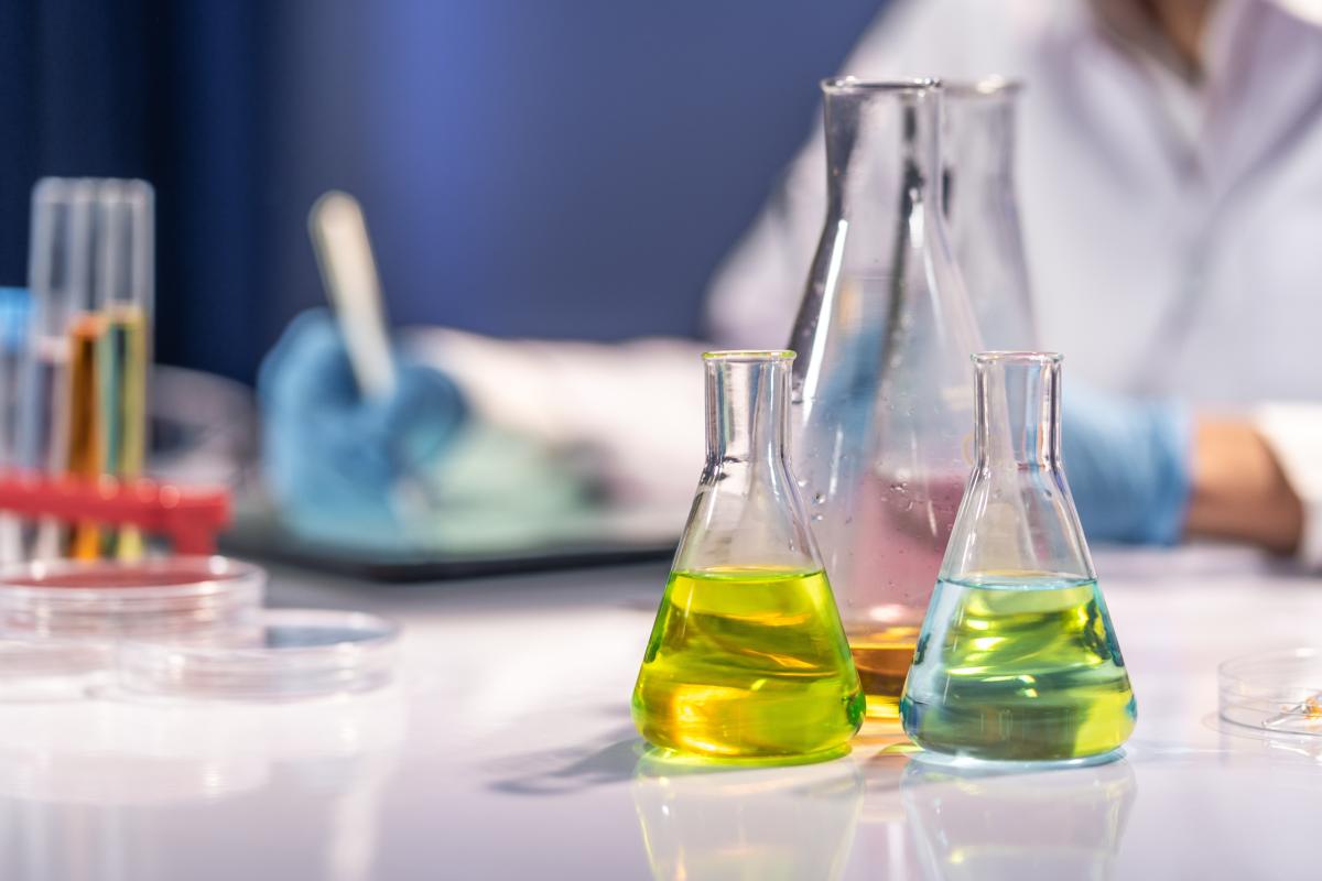 buisjes met vloeistof in een laboratorium