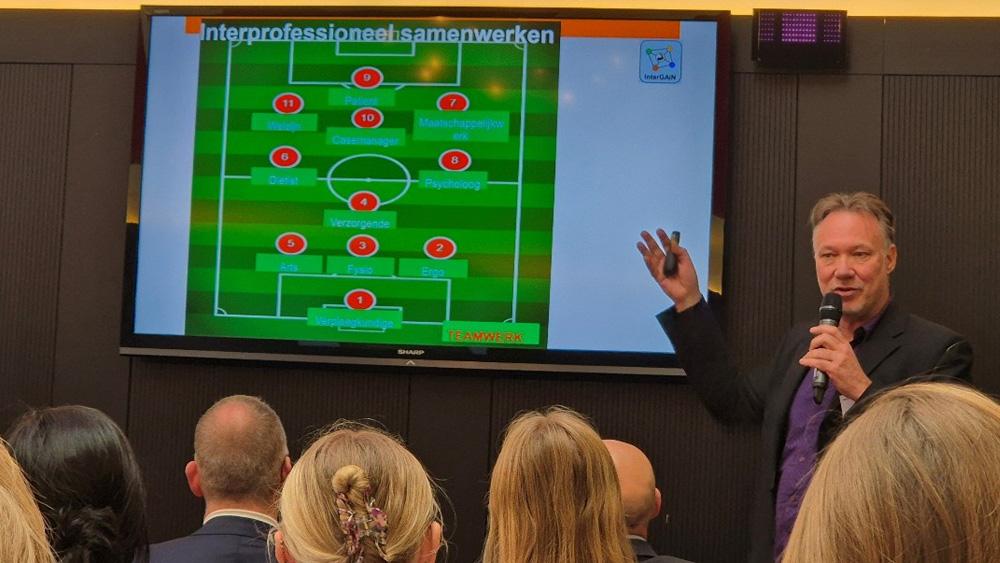 Hans Drenth tijdens het eindsymposium InterGAIN