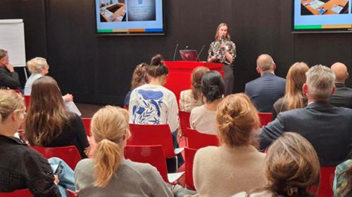 Sandra Boxum tijdens eindsymposium InterGAIN