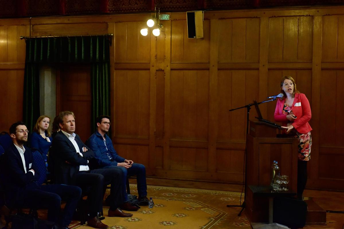 Erna Beers tijdens haar presentatie op het GGG-congres 2015