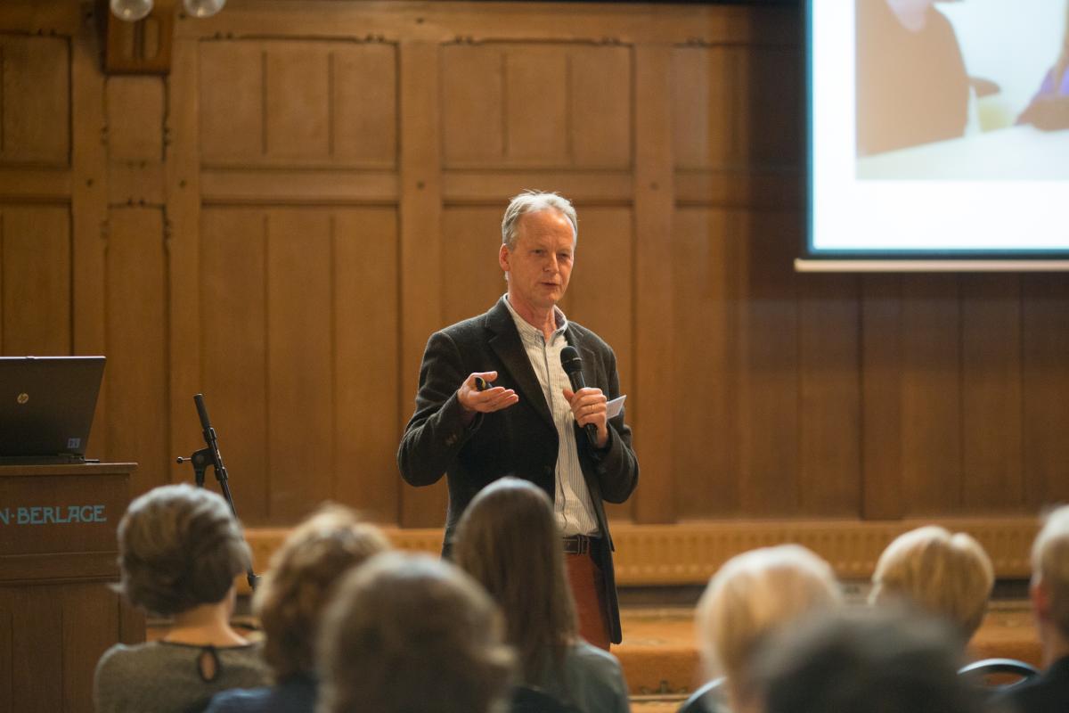Paul Brand tijdens zijn presentatie op GGG-congres 2016