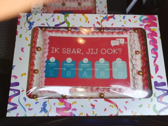 SBAR taart in feestelijke doos