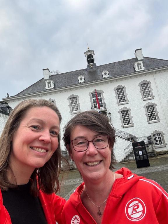 Resie Hoeijmakers en Annelies Jekel