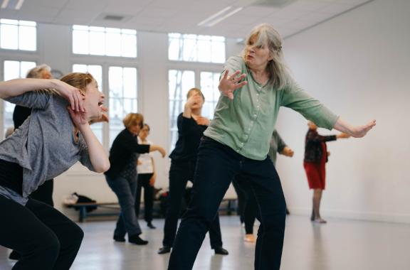 Ouderen dansen