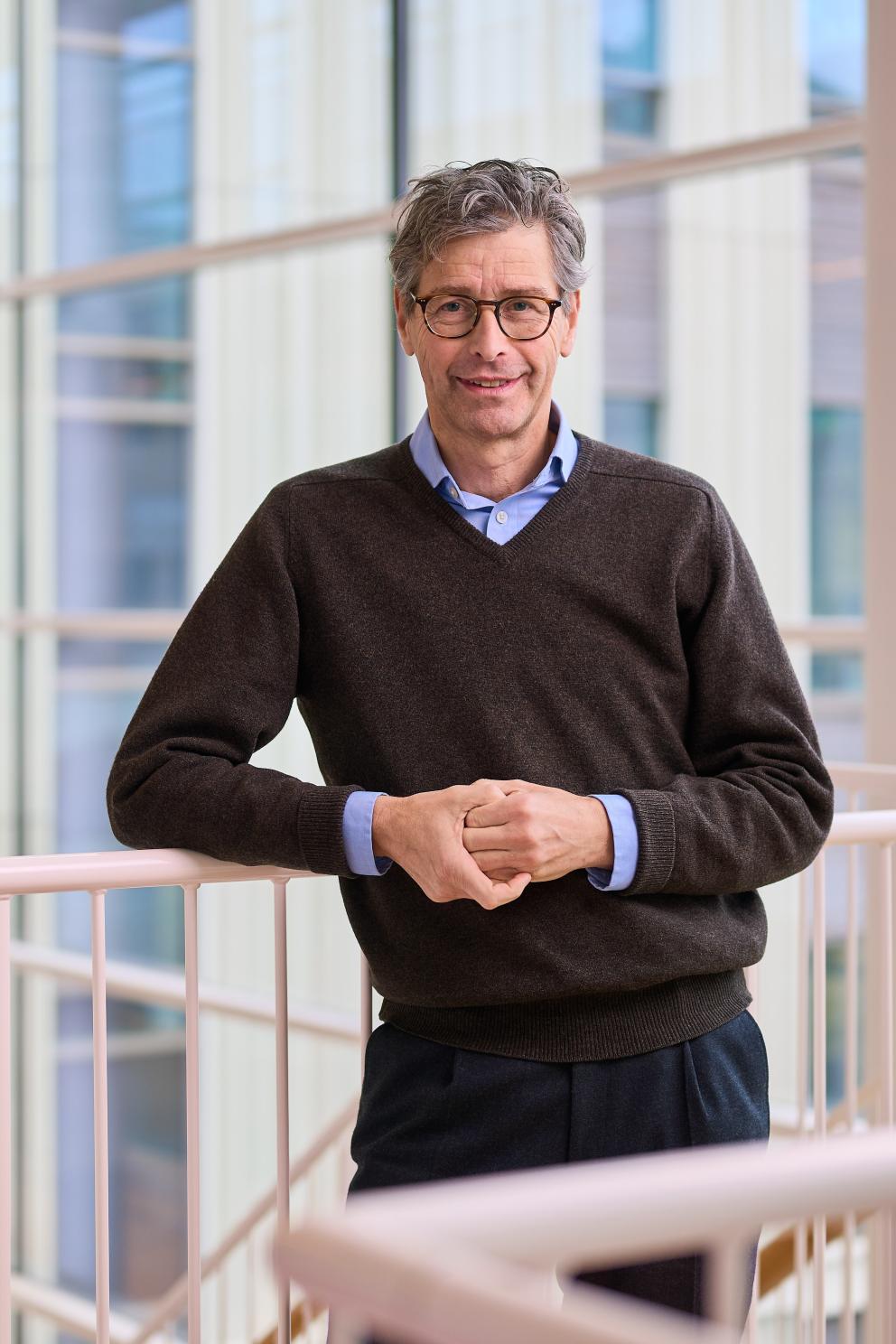 Portretfoto van Kees van Laarhoven, chirurg en afdelingshoofd Heelkunde in het Radboudumc