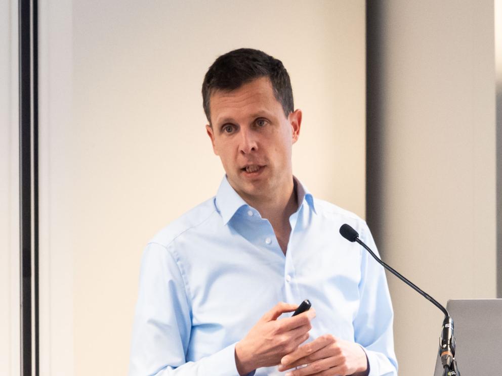 Rob ter Heine tijdens zijn presentatie op het GGG-congres 2026
