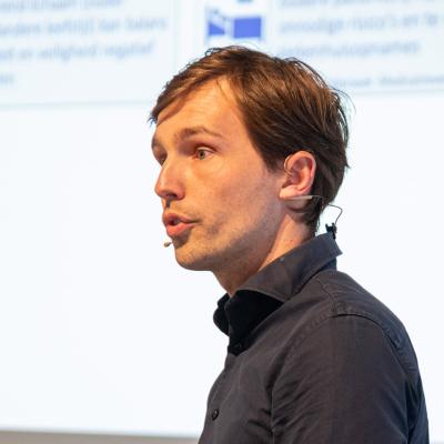 Gert Baas tijdens zijn presentatie op GGG-congres 2024