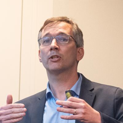 Gijs Santen tijdens zijn presentatie op GGG-congres 2024