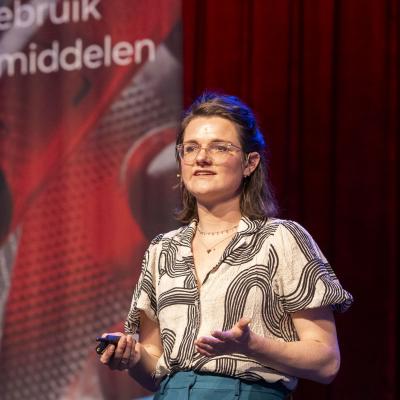 Maud de Feijter tijdens haar presentatie op het GGG-congres 2025