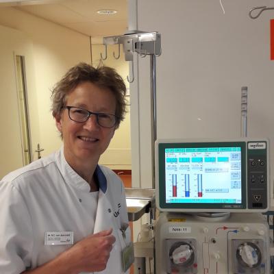 Foto bij dialysemachine